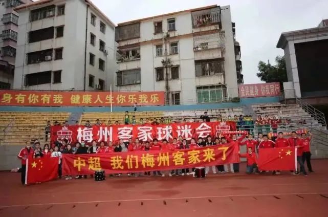 总攻np嗯多人诱受